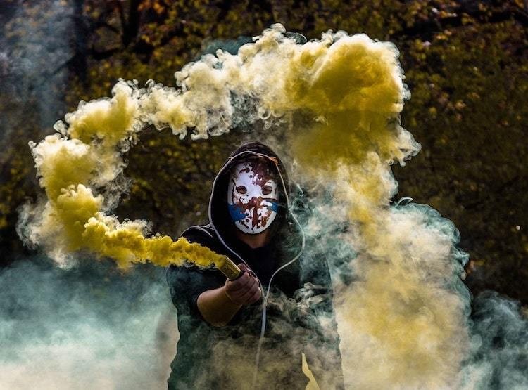 Los motivos por los que usar bengalas de humo en sesiones de fotografía Los motivos por los que usar bengalas de humo en sesiones de fotografía